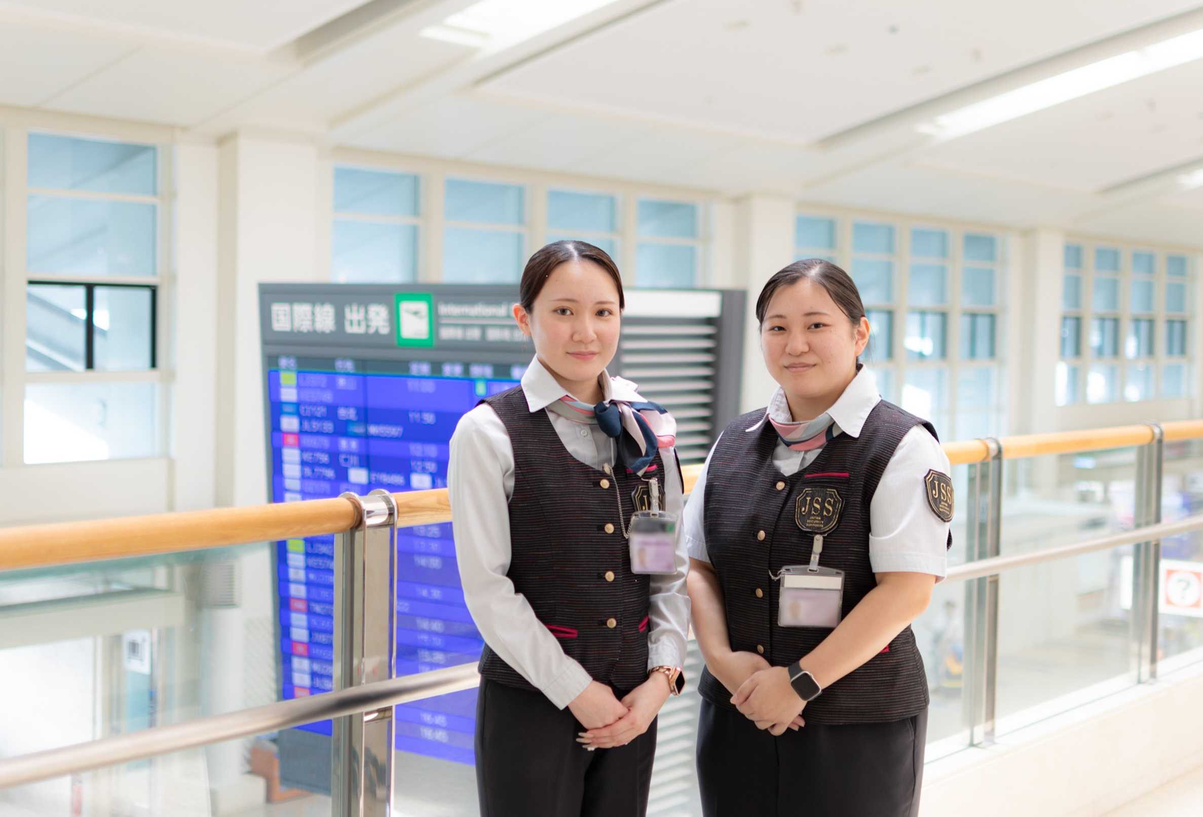 那覇空港で働くスタッフ