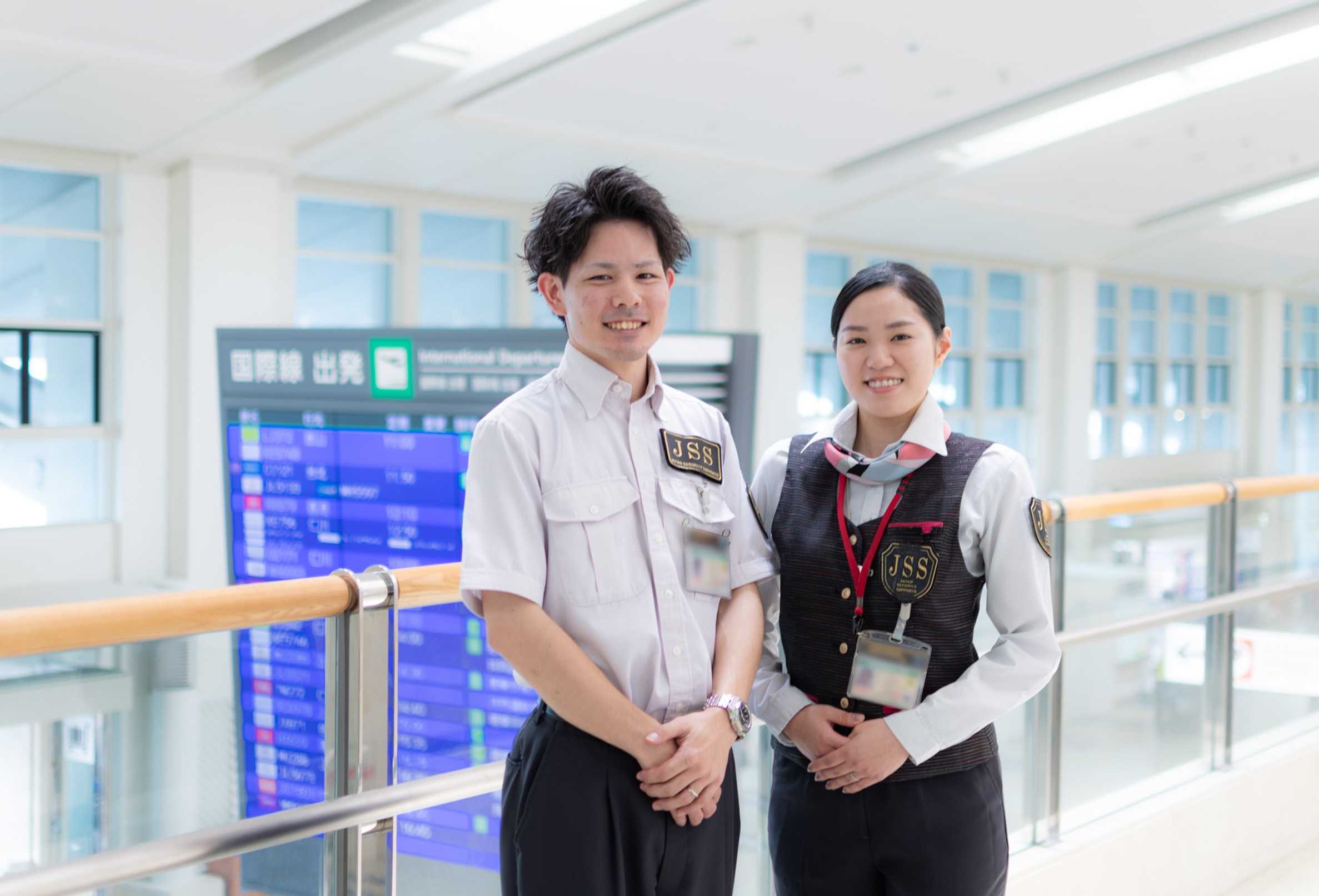 那覇空港で働くスタッフ